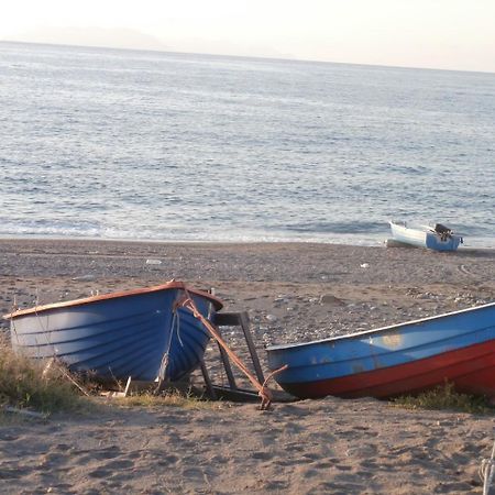 بارشلونا-بوتسو دي غوتو B&B Mar Tirreno المظهر الخارجي الصورة
